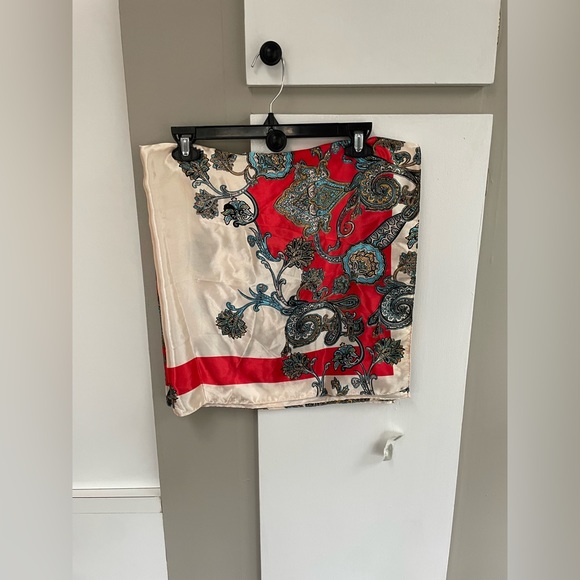 NWT SATIN PRINTED SCARF - Picture 8 of 11